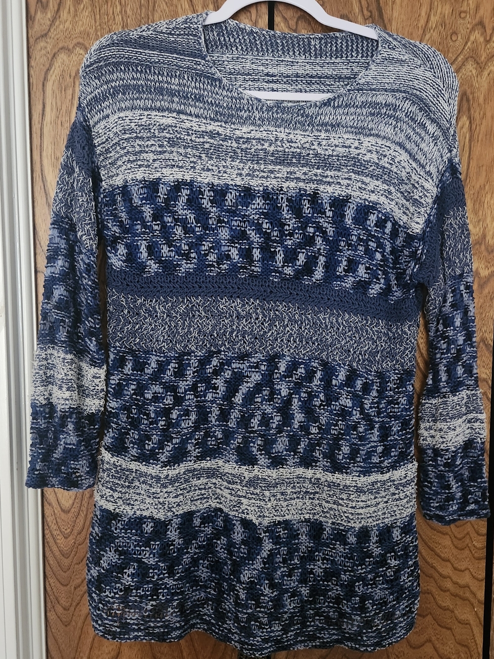 Women's Navy and White Knit Sweater